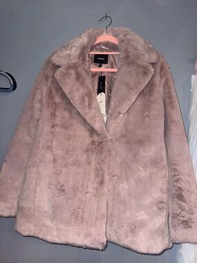 EXPRESS Blush Pink Faux Fur Coat NWT Size M Plush Soft Jacket $158 Retail